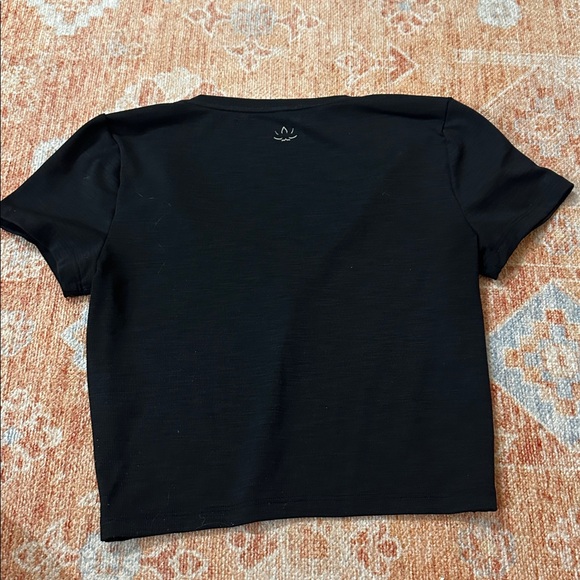 Beyond Yoga® remix short-sleeve crop T-shirt black style# HR7675 size medium - Picture 4 of 6